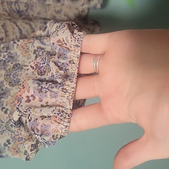 Cabi Women's Sheer Drawstring Floral Boho Blouse Size Extra Small - Picture 3 of 9